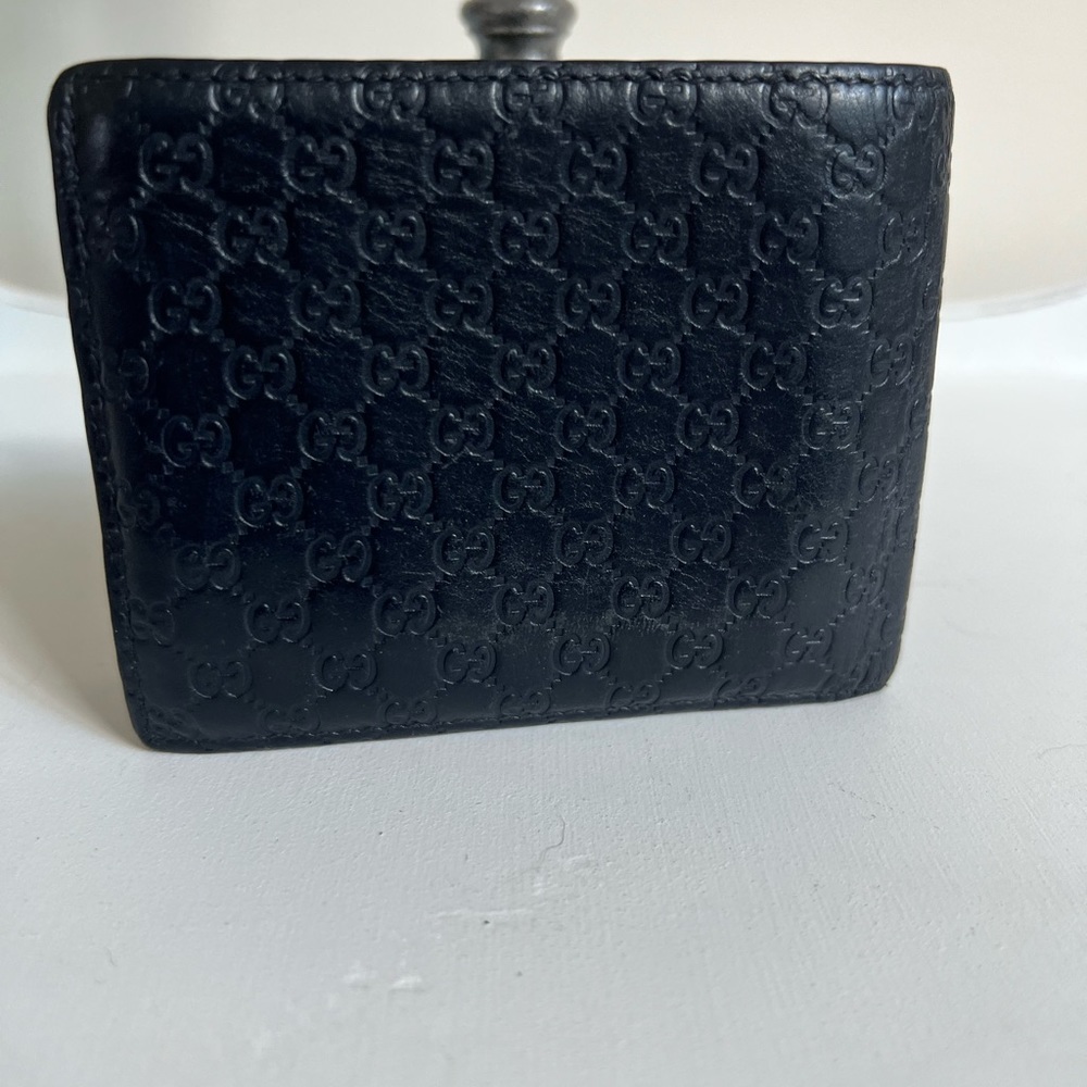 Men's black Gucci GG microguccissima bifold wallet authentic